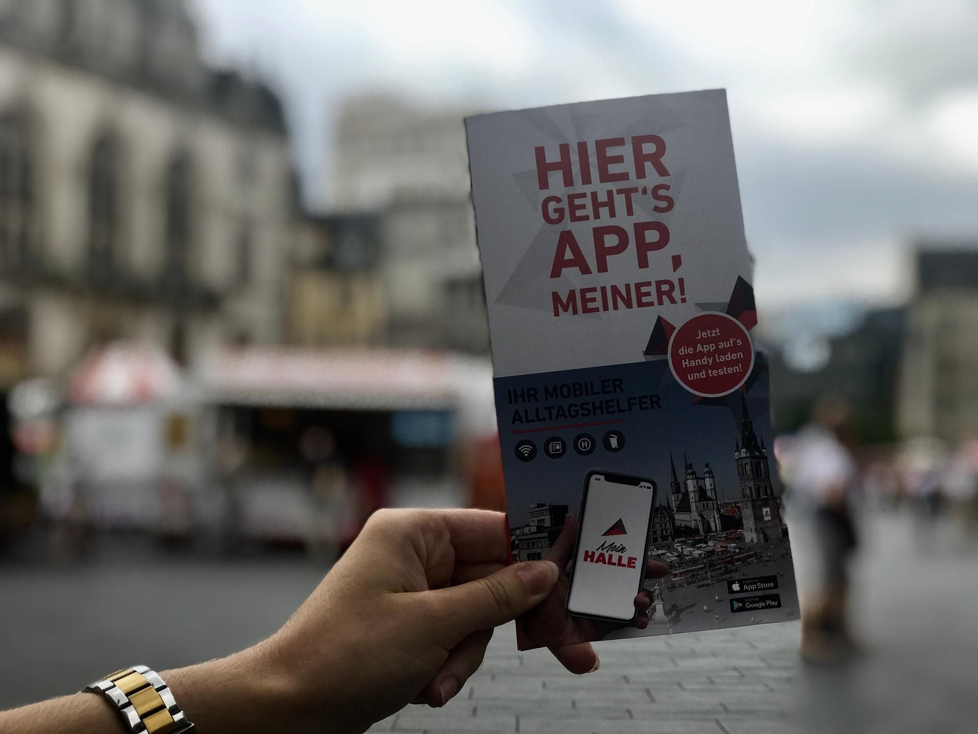 Mit der App „Mein Halle“ können nun auch Carsharing-Stationen, freie Parkplätze im Stadtgebiet und verfügbare Taxis