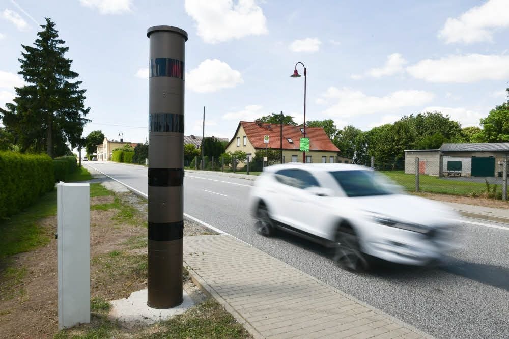 In Neuflemmingen/Neujanisroda wird auf der B88 geblitzt.