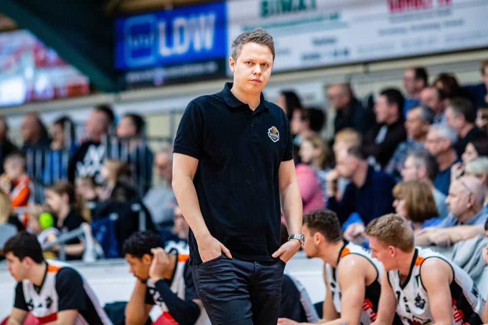 Sebastian Ludwig trainiert auch kommende Saison die Sixers.
