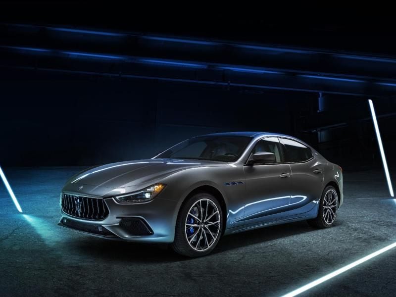 Mit elektrischer Unterstützung: Maserati bietet seine Limousine Ghibli vom September an auch mit einem Mild-Hybrid-System an. Foto: Aldo Ferrero/Maserati/dpa-tmn