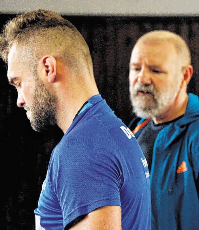 Nichts ging mehr im Training: Dominic Bösel (vorn ) und sein Trainer Rainer Rauchfuß.