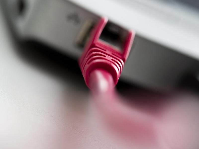 Bei vielen Telekom-Kunden sind derzeit die Anschlüsse für Telefon, Internet und Fernsehen ausgefallen. Foto: Rolf Vennenbernd