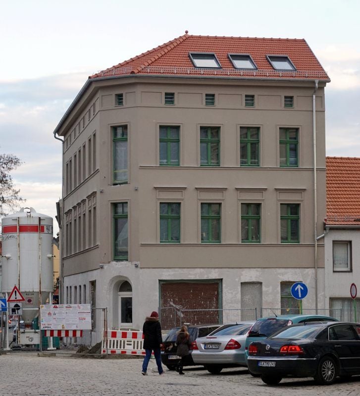 Am Haus Wilhelmstraße 3 in Aschersleben ist das Baugerüst gefallen.