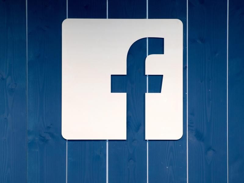 Das Logo von Facebook. Foto: Daniel Reinhardt/Archiv