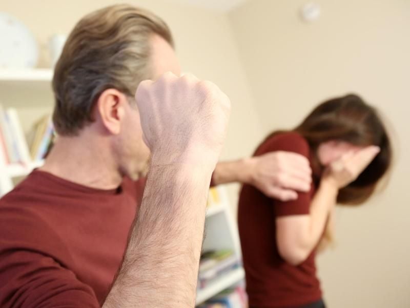 Wenn der Partner zuschlägt, ist das schrecklich. Bei Frauenberatungsstellen finden Frauen Hilfe. Foto: Bodo Marks