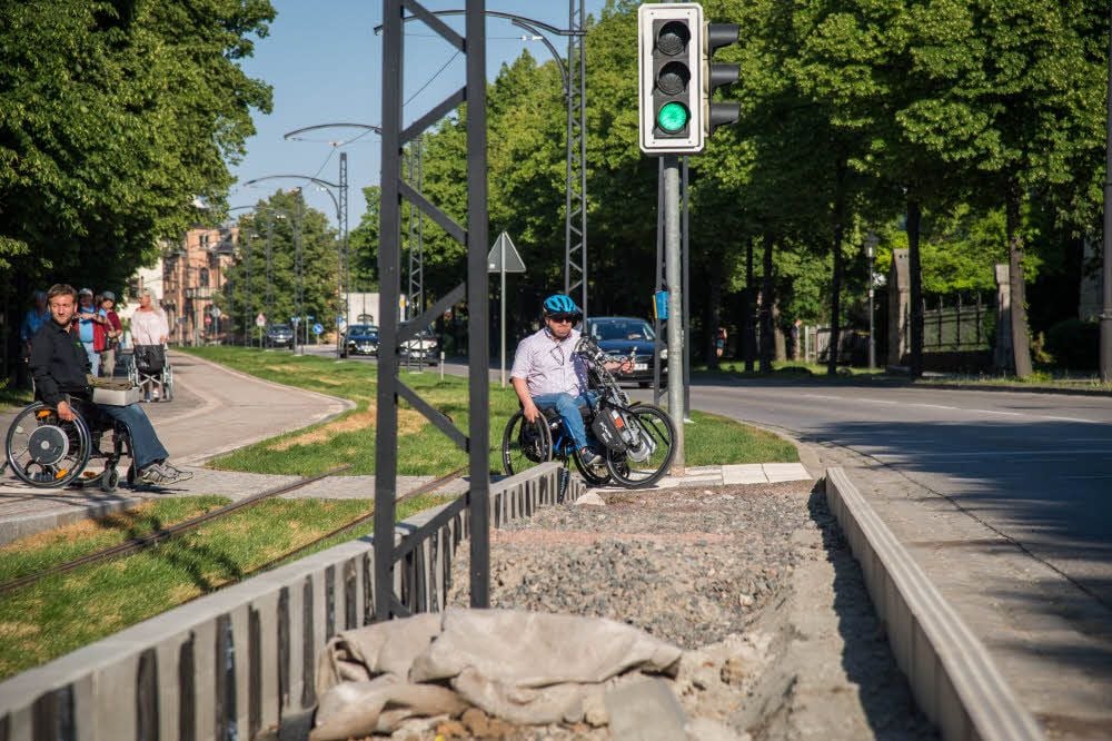 Zwischen Straßenbahn und Bundesstraße: eine künftige Bushaltestelle am Naumburger Wenzelsring, die nun zurückgebaut wird.