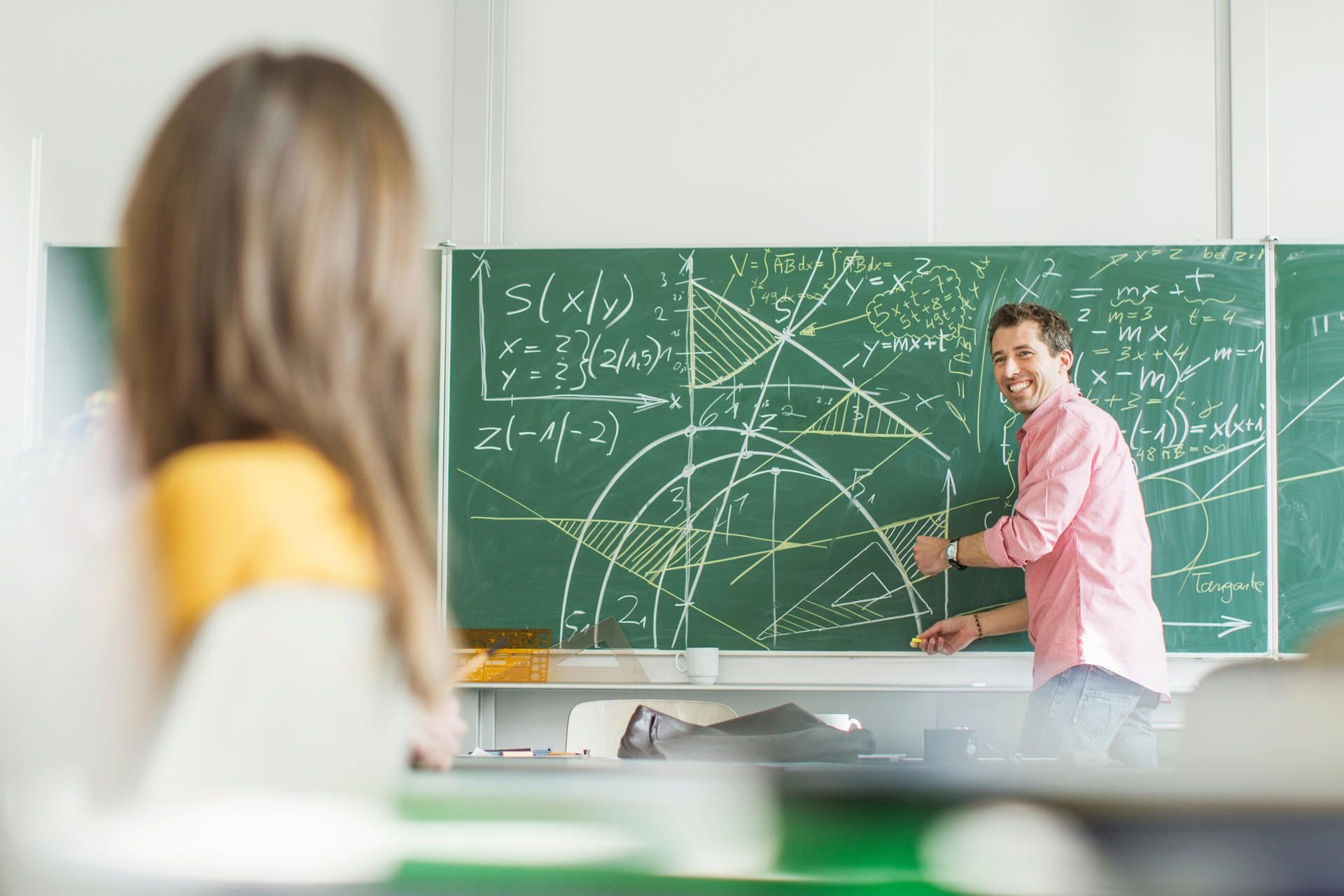 Lehrer sein ist sicher nicht immer spaßig. Man kann aus den Schul-Geschichten aber einen Spaß machen.