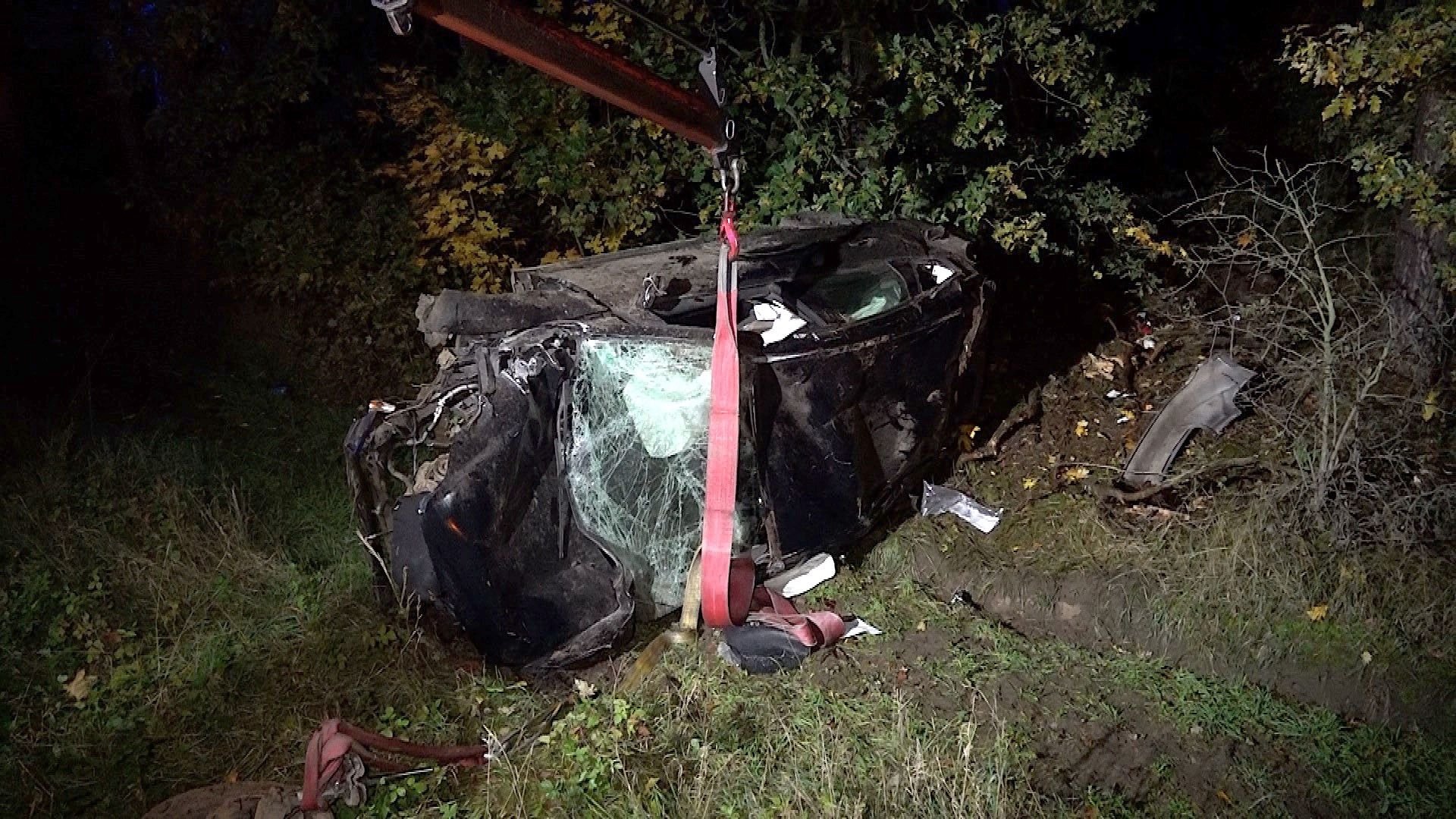 Das Unfallwrack an der B189.