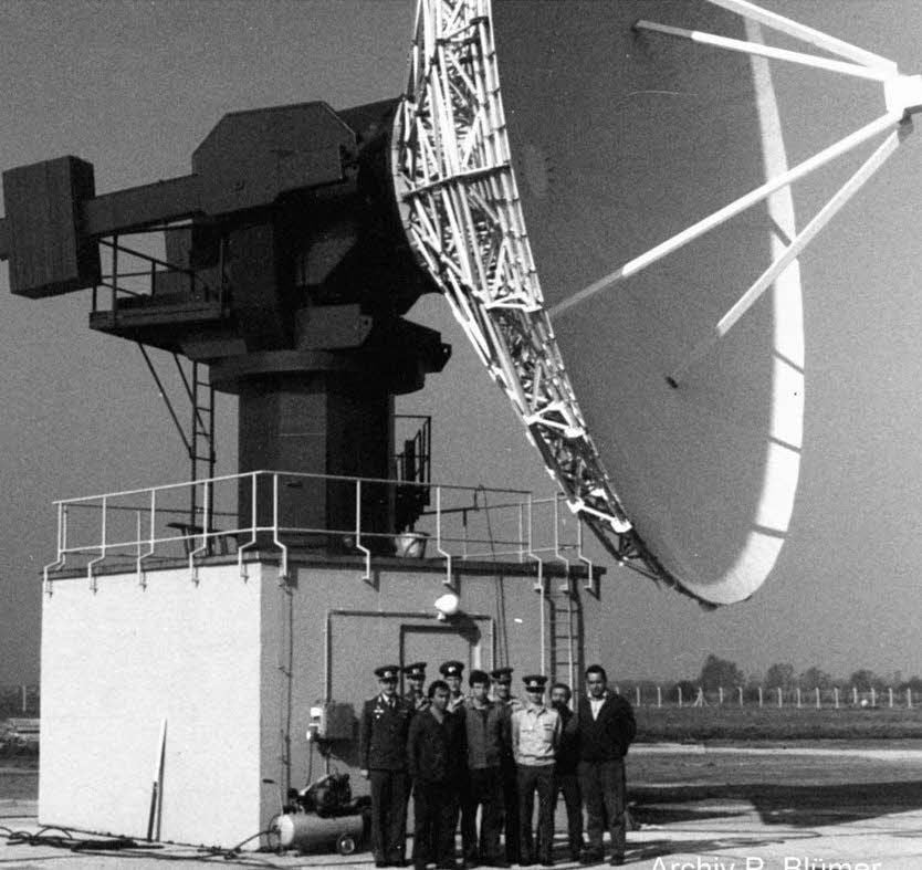 Der Satellitenspiegel wurde im Oktober 1988 an das Funkaufklärungsregiment-2 der Nationalen Volksarmee für die militärische Datensammlung übergeben.