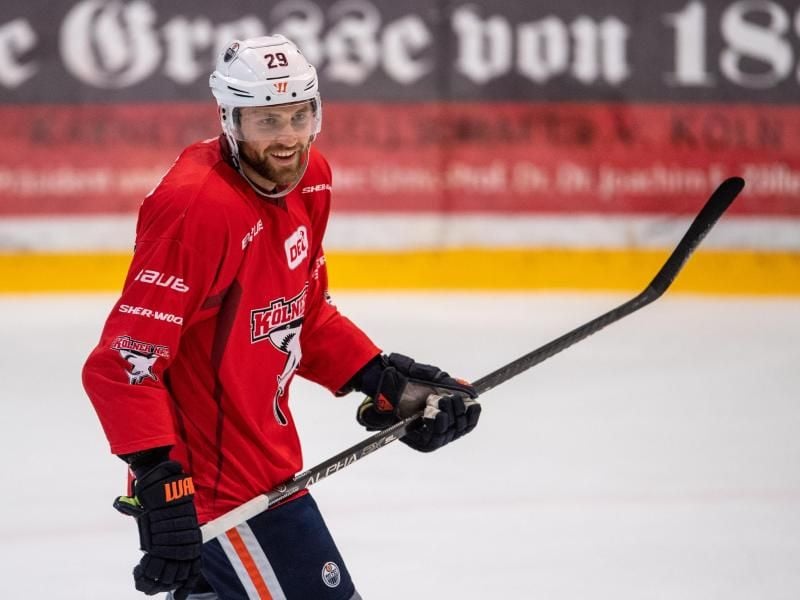 Eishockey-Superstar Leon Draisaitl trainiert derzeit bei den Kölner Haien mit. Foto: Marius Becker/dpa