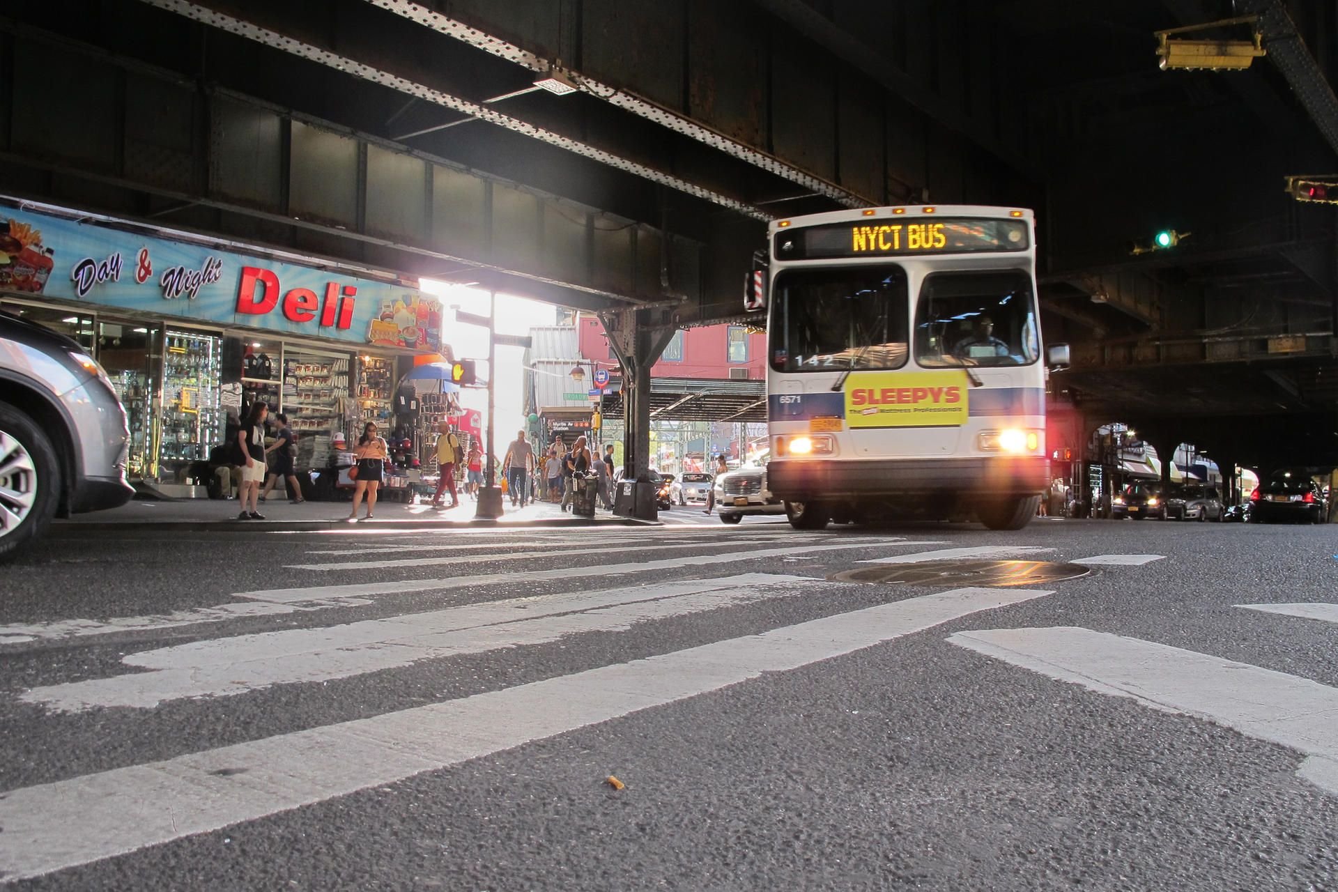 Der Broadway ist die Grenze zwischen Bed-Stuy und Bushwick. Nicht zu verwechseln mit DEM Broadway in Manhattan.