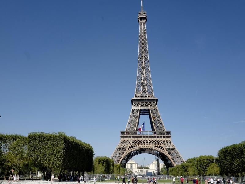 Die Bundesregierung hat wegen der Ansteckungsgefahren eine Reisewarnung für den Großraum Paris ausgesprochen. Foto: Michel Spingler/AP/dpa