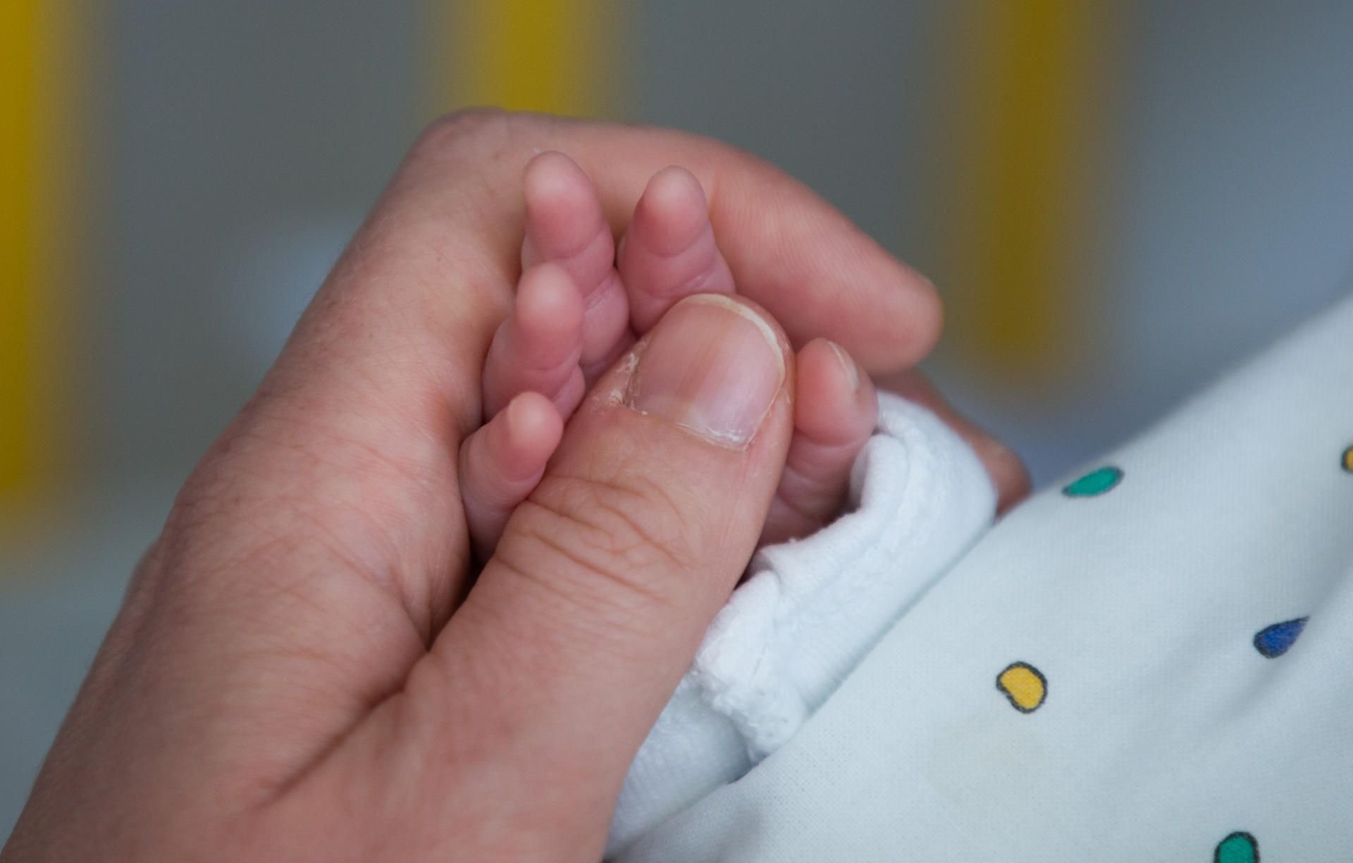 In Kulmbach starben Baby und Mutter bei der Geburt. Das Obduktionsergebnis entlastet die Ärzte. (Symbolfoto)