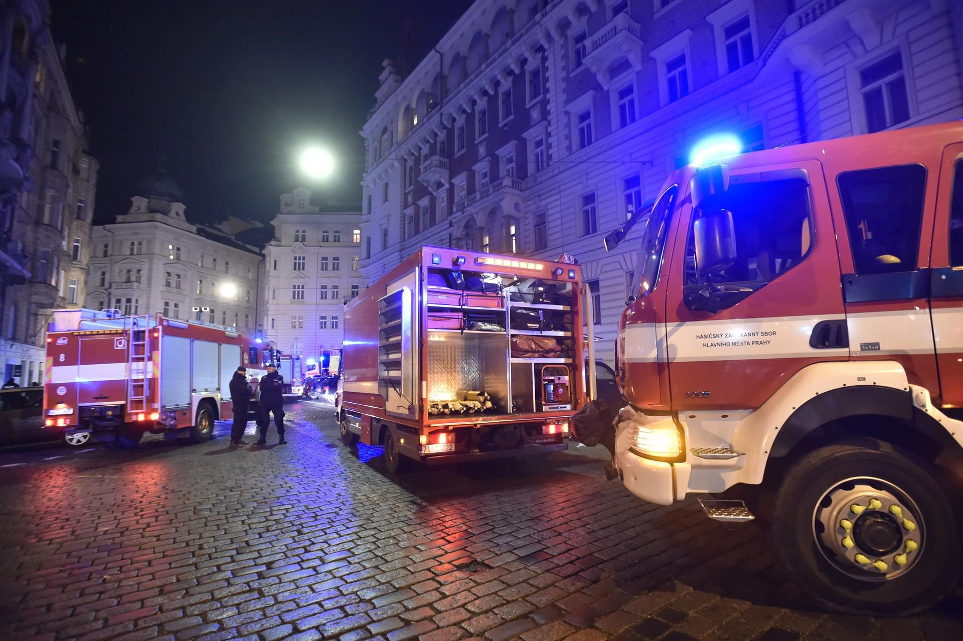 Bei einem Brand in dem Hotel in der tschechischen Hauptstadt hat es Tote und Dutzende Verletzte gegeben.
