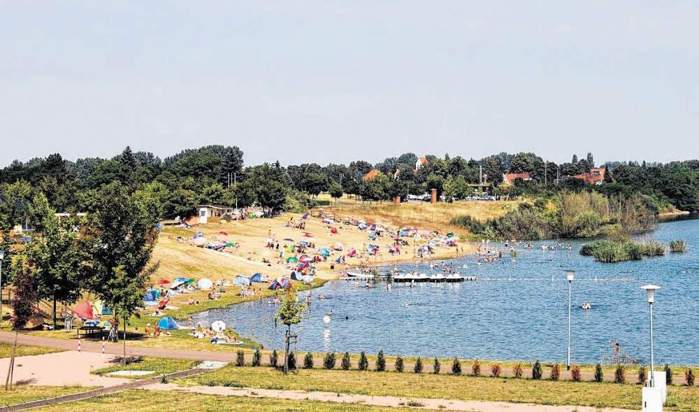 Das Strandbad am Westufer des Edderitzer Sees südlich von Köthen lockt Sonnenhungrige und Badefreunde an