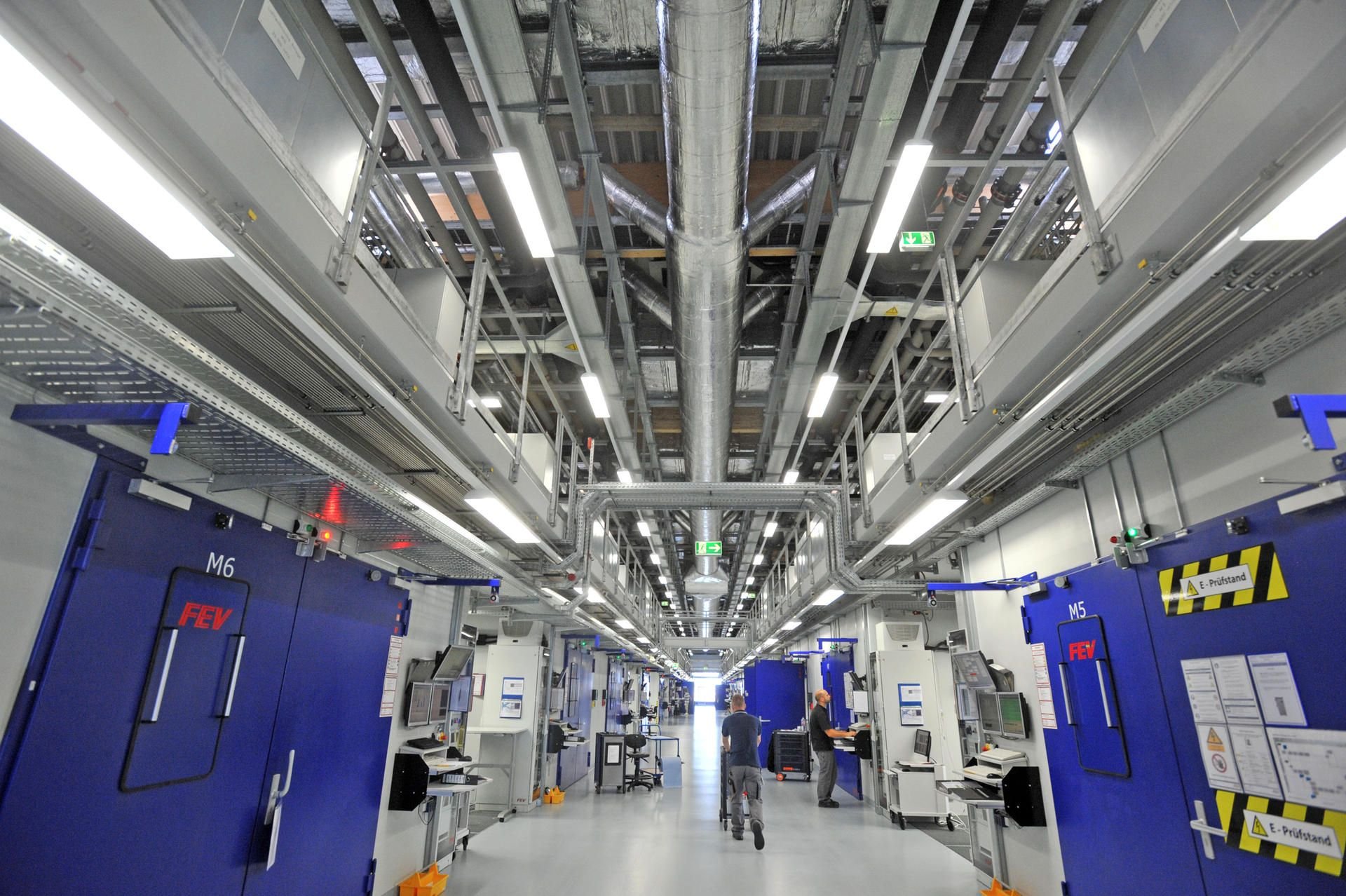 Im FEV Dauerlaufprüfzentrum in Brehna stellt man sich neuen Herausforderungen: Dauertests an Elektromotoren.
