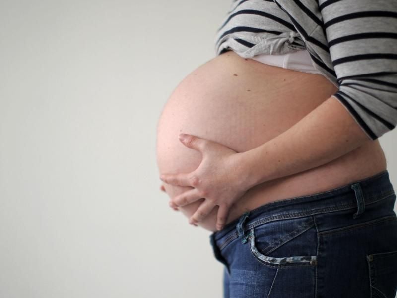 Manche Frauen leiden während der Schwangerschaft unter Bluthochdruck. Betroffene sollten auf jeden Fall auch nach der Geburt den Blutdruck regelmäßig kontrollieren. Foto: Fredrik von Erichsen