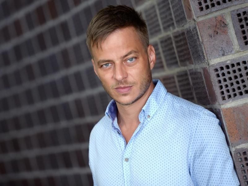 Tom Wlaschiha macht bei der Kampagne des Weißen Rings mit. Foto: Britta Pedersen