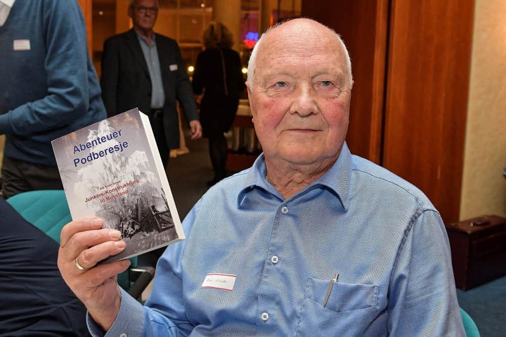 Dieter Scheller lebte mit seinen Eltern in der Sowjetunion. Sein Vater war bei Junkers. Scheller schrieb ein Buch über das Leben in Podberesje.