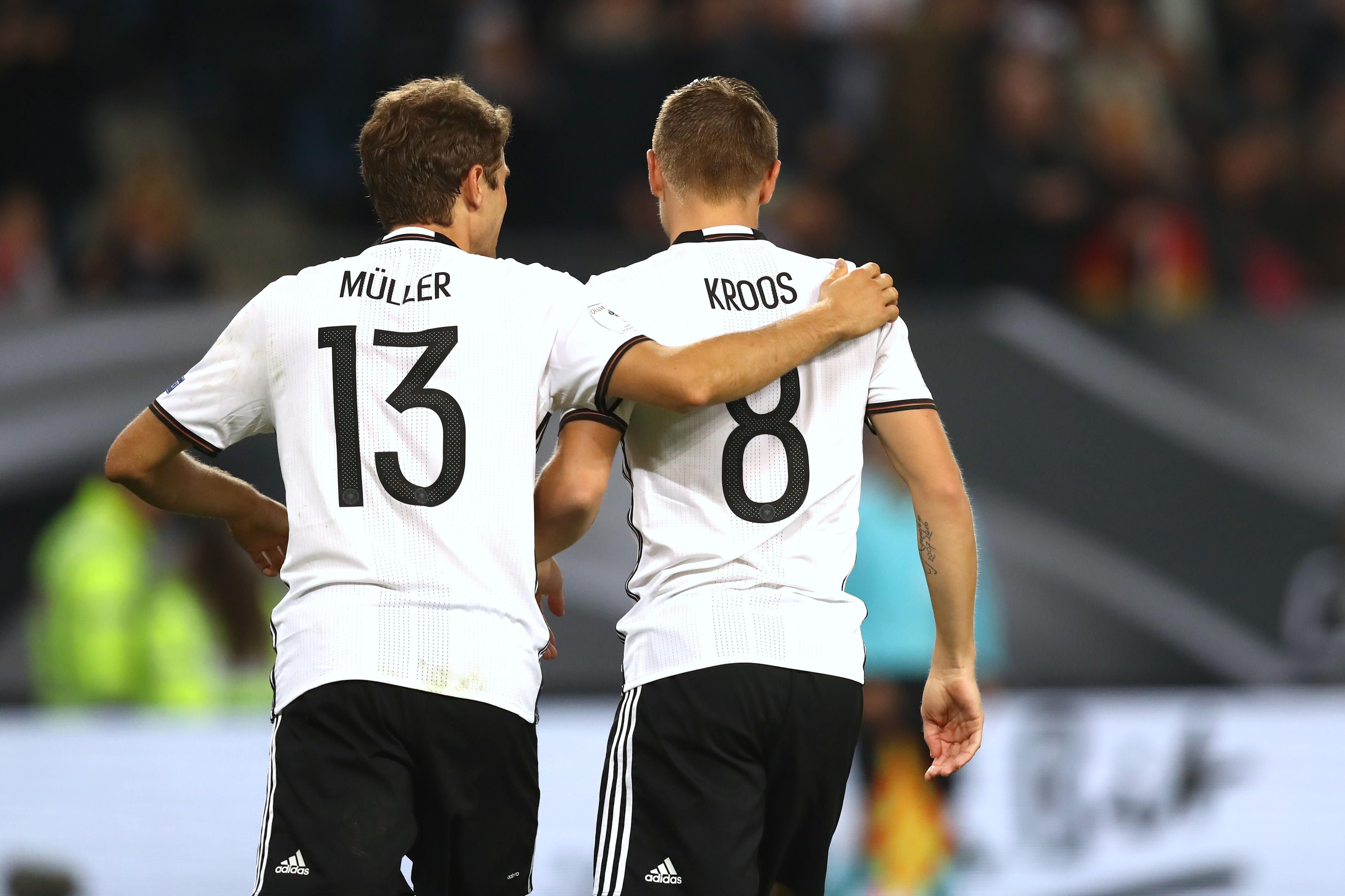 Toni Kroos und Thomas Müller (l.) sind für den Ballon d'Or nominiert.