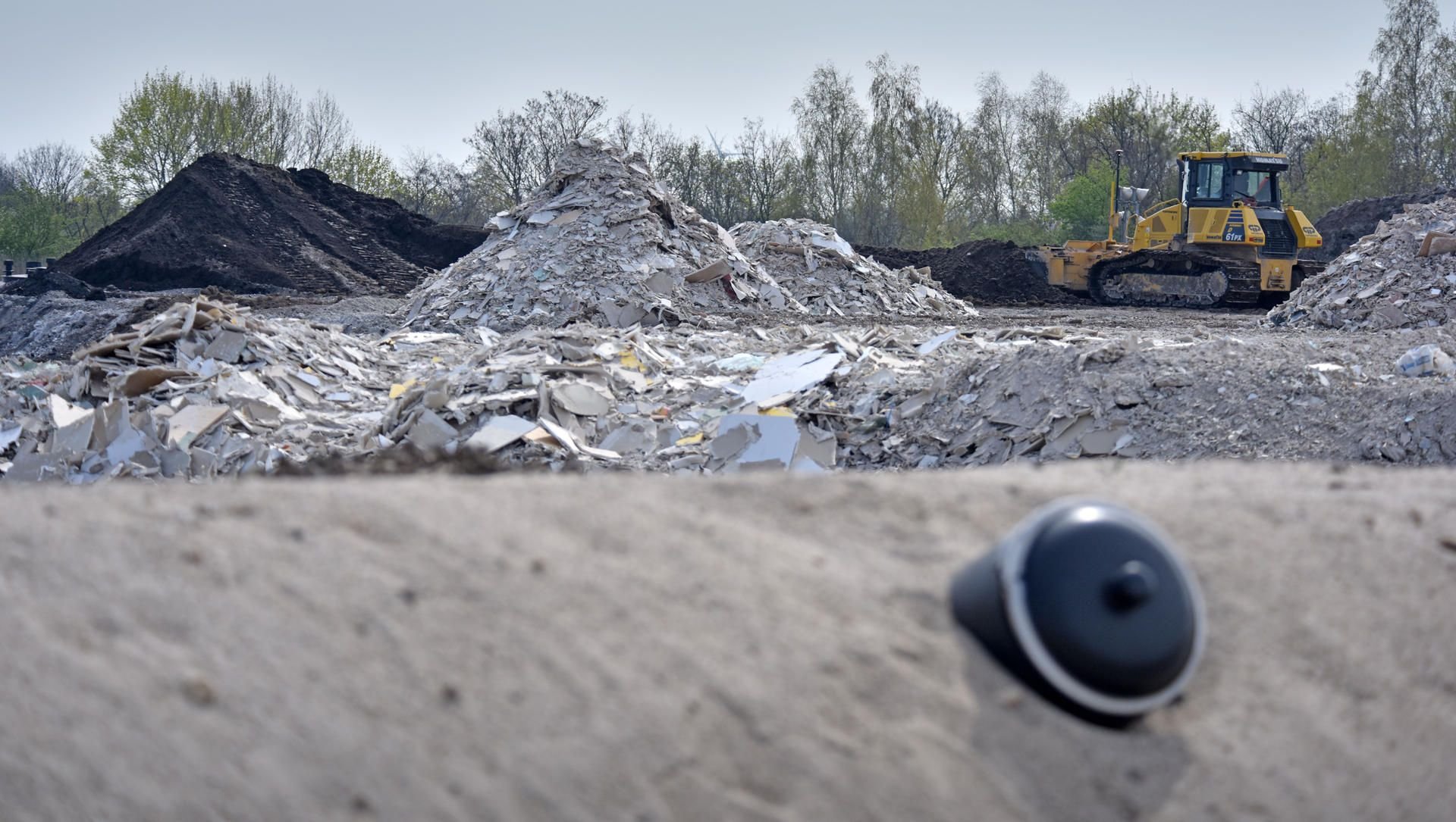 Die Firma Papenburg betreibt an der B100 bei Roitzsch schon eine Deponie.