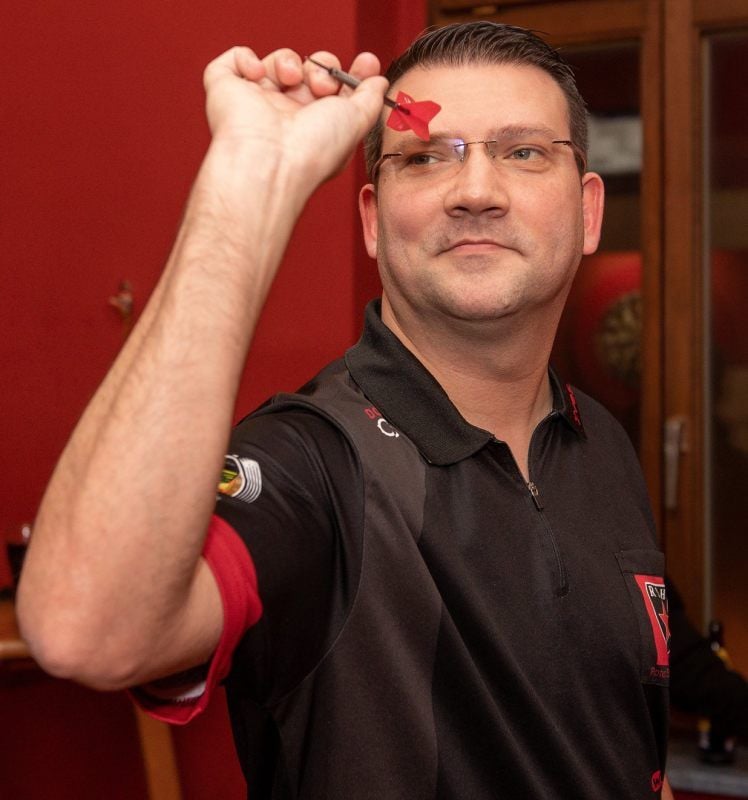 Der Hallenser Yves Wawrzyniak ist der beste Darts-Spieler Mitteldeutschlands.