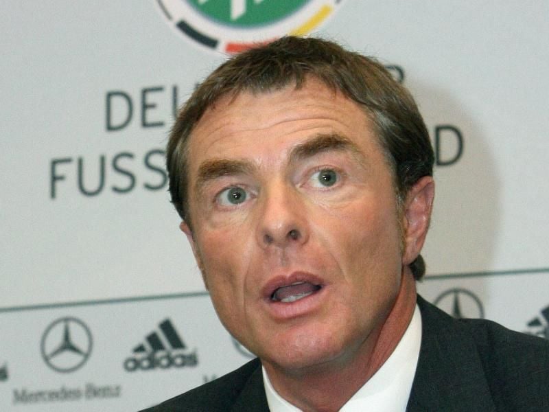 Hat auch die sozialen Medien im Blick: FIFA-Sicherheitschef Helmut Spahn. Foto: Boris Roessler