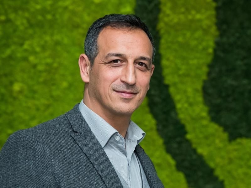 Rachid Azzouzi ist der Sport-Geschäftsführer der SpVgg Greuther Fürth. Foto: Daniel Karmann/dpa