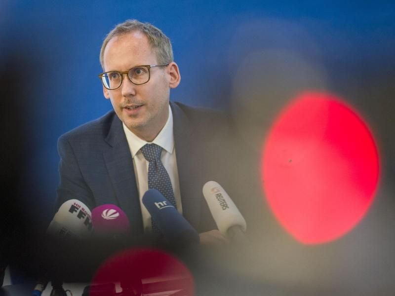 Kai Klose, Sozialminister von Hessen, spricht auf einer Pressekonferenz. Foto: Frank Rumpenhorst/dpa/Archivbild