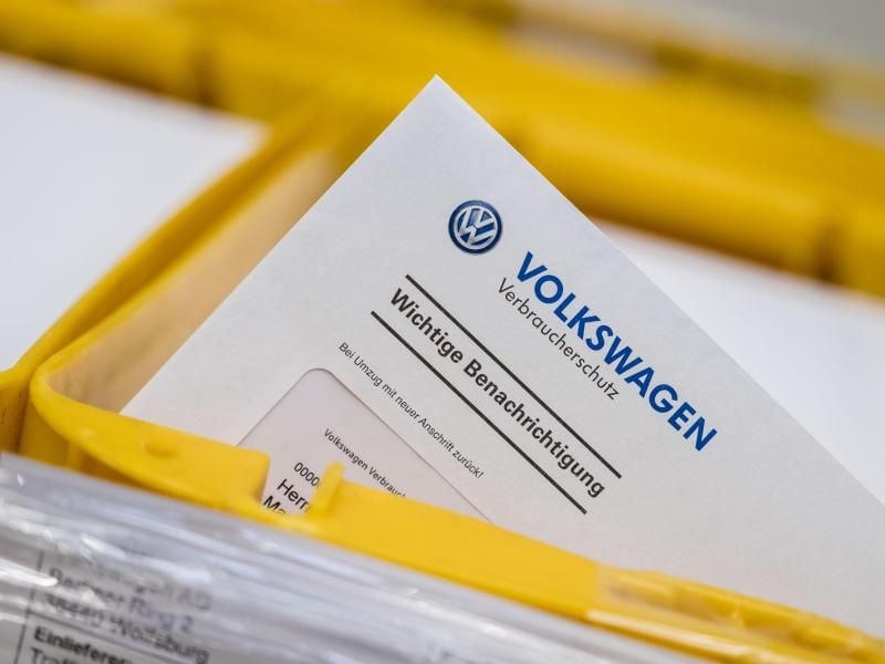 Umrüstung: VW verschickt an Halter von Dieselfahrzeugen mit Motoren des Typs EA189 Anschreiben. Foto: Peter Steffen