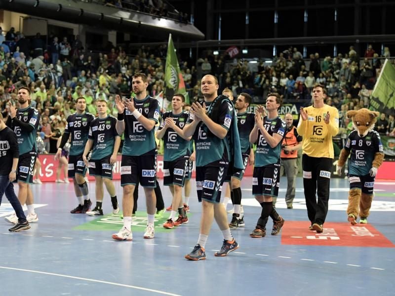 Beim Final Four in Hamburg gegen THW Kiel sind die Füchse Berlin eher Außenseiter. Foto: Jörg Carstensen/dpa