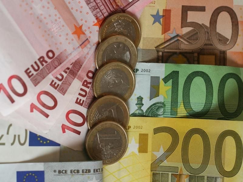 Wer im Ausland erbt, muss zunächst sich zunächst mit Formalitäten beschäftigen. Foto dpa-infocom Foto: unknown
