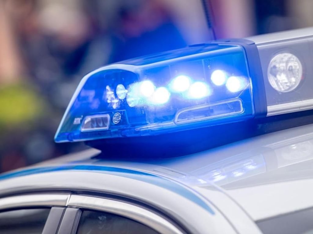 Aufgrund eines sexuellen Übergriff in einem Zug eilte die Bundespolizei am Donnerstag (30. September) zum Salzwedeler Bahnhof. Dort konnte der Tatverdächtige noch im Zug gestellt werden. Foto: Lino Mirgeler/dpa