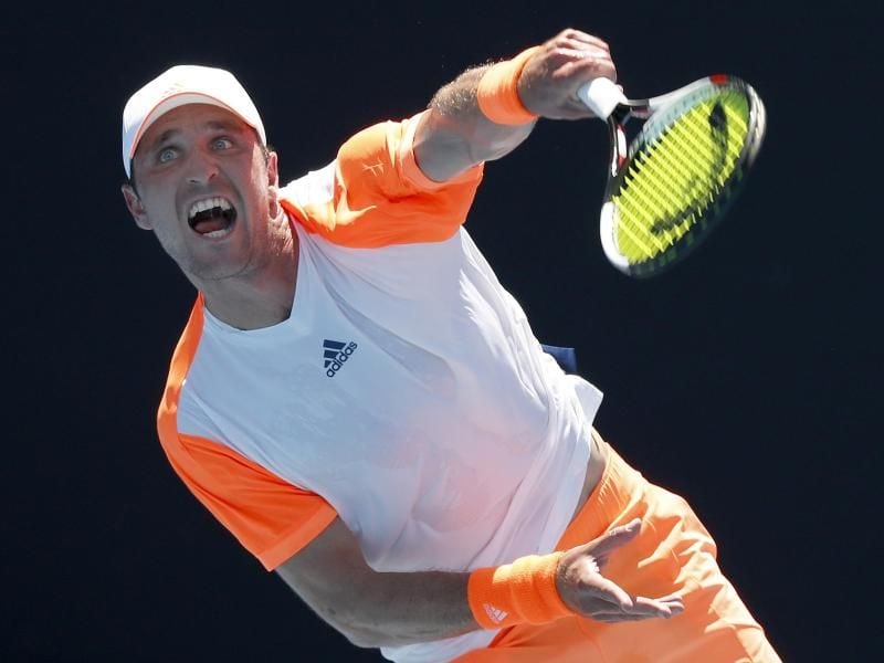 Mischa Zverev aus Deutschland spielt während der Australian Open. Foto: Kin Cheung