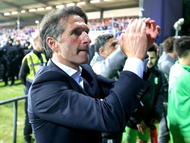 Trainer Bruno Labbadia hat in Wolfsburg noch Vertrag bis 2019. Foto: Frank Molter