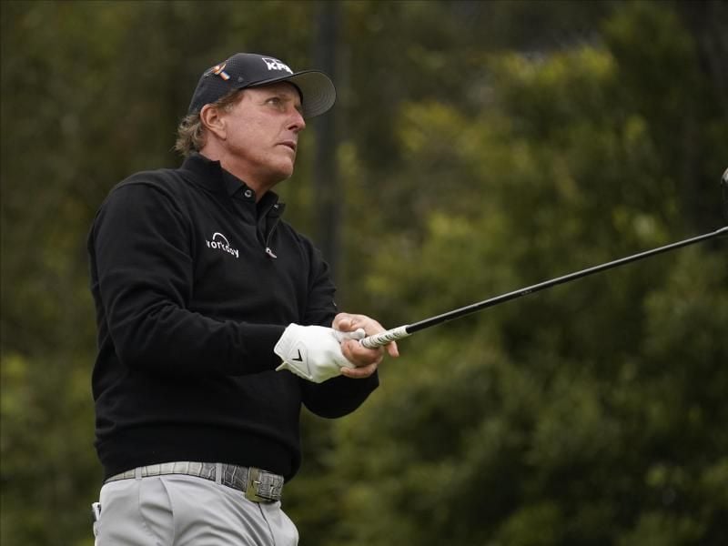 Phil Mickelson spielte das erste Mal auf der Senioren-Tour mit und gewann gleich. Foto: Jeff Chiu/AP/dpa