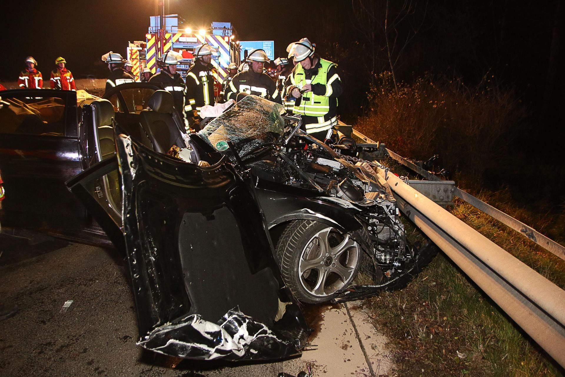 Kurz vor der Anschlussstelle Leipheim (Bayern) in Fahrtrichtung München ist auf der A8 ein Auto nach der Kollision mit einem anderen Fahrzeug gegen die Leitplanke geprallt. Dabei kam der 36 Jahre alte Familienvater ums Leben.