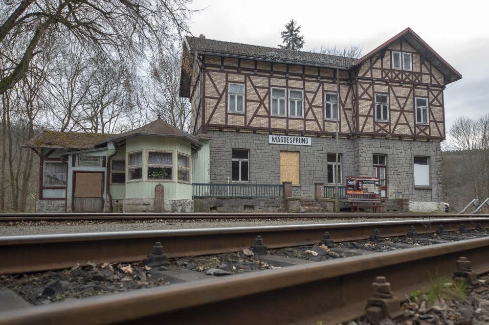 Der HSB-Bahnhof in Mägdesprung hat jahrelang leer gestanden. Damit ist es nun vorbei.