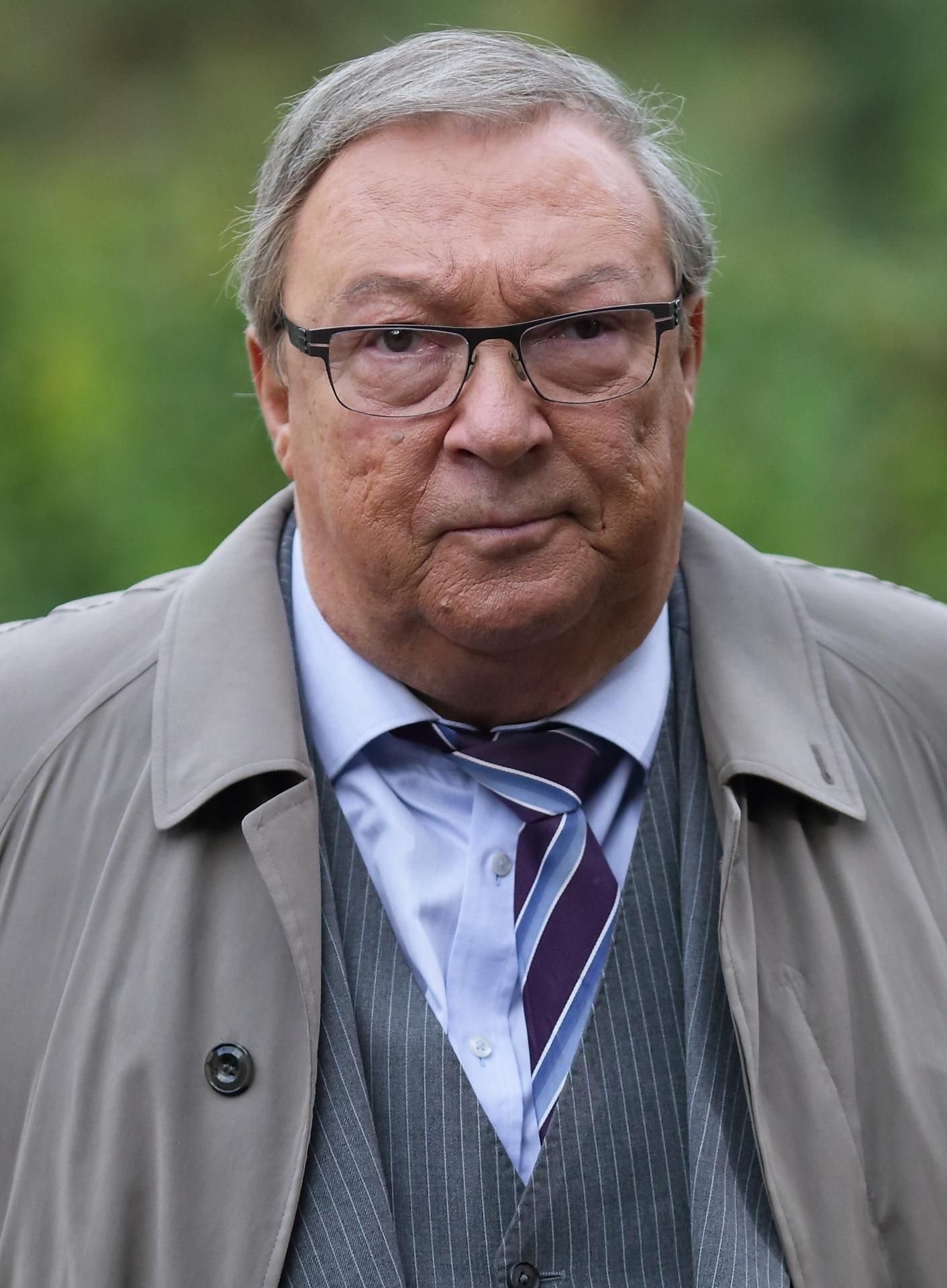 Der Schauspieler Jaecki Schwarz als Kommissar Herbert Schmücke während Dreharbeiten zum Krimi „Polizeiruf 110“ in Sachsen-Anhalt.