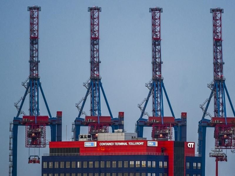 Hamburger Hafen: Auch andere jüngst veröffentlichte Konjunkturdaten deuten darauf hin, dass die deutsche Wirtschaft im April den Tiefpunkt erreicht haben könnte. Foto: Axel Heimken/dpa