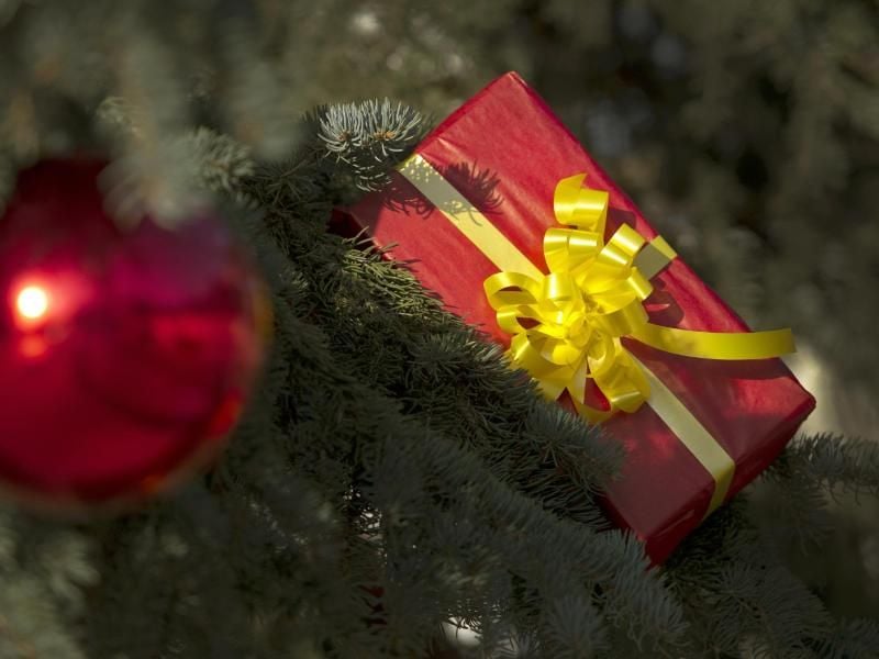 Weihnachten und Silvester frei zu haben, ist nicht selbstverständlich. Denn eigentlich sind beide Tage keine gesetzlichen Feiertage. Foto: Arno Burgi