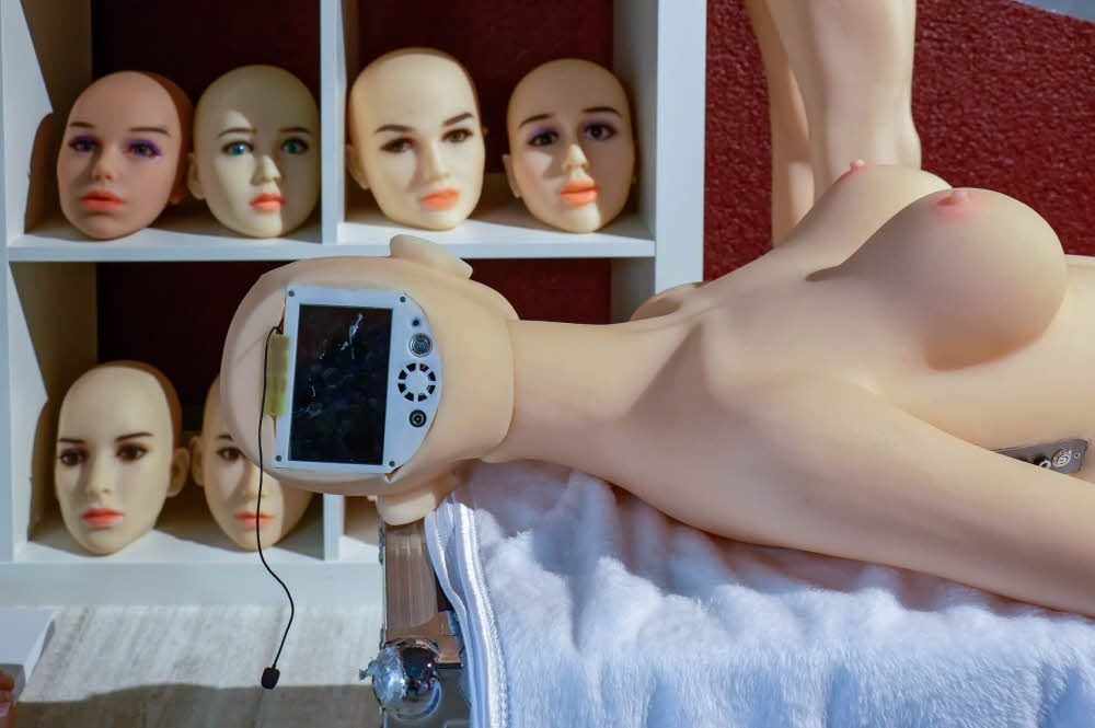 Demnächst will RS Dolls Sexpuppen anbieten, die Augen, Wimpern und Lippen bewegen können - der Inhaber nennt sie „Sexroboter“.