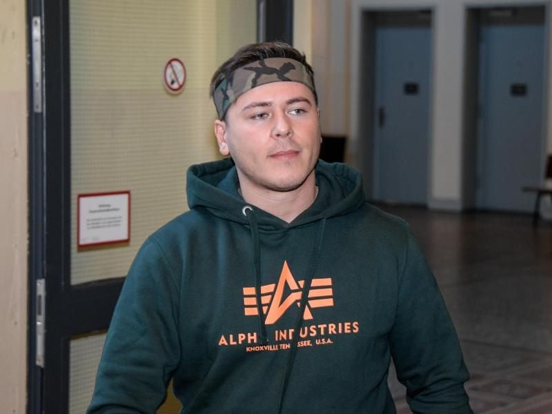 Youtuber Rustem Ramaj alias Leon Machère erscheint vor Gericht. Foto: Axel Heimken