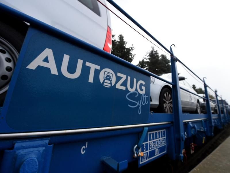 Ein Autozug des privaten Bahnbetreibers RDC. Foto: Carsten Rehder/Archiv