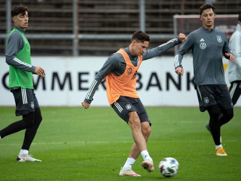 Julian Draxler beim Training des DFB-Teams in Köln. Foto: Federico Gambarini/dpa