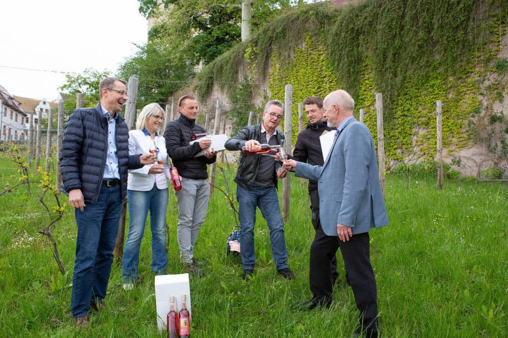 Der Wein des Jahrgangs 2018 wurde am Bürgerweinberg verkostet.