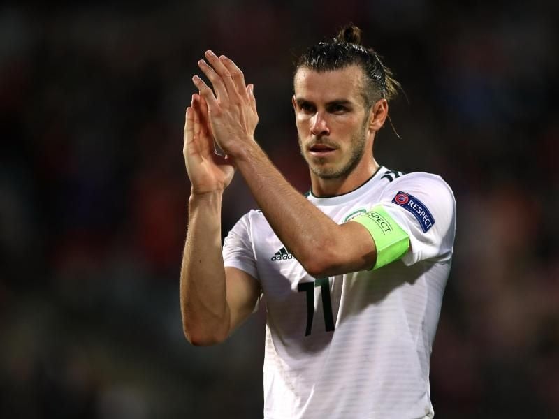 Der Waliser Gareth Bale applaudiert 2018 den Fans nach einem Spiel. Foto: Tim Goode/PA Wire/dpa