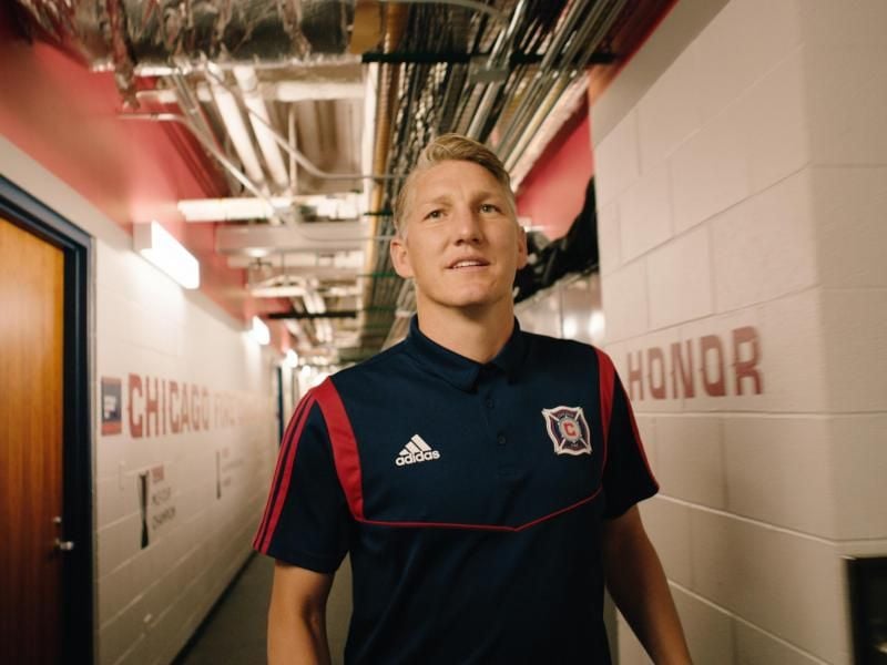 Seine Karriere beendete Bastian Schweinsteiger in Chicago. Foto: Amazon/Barefoot Films/dpa