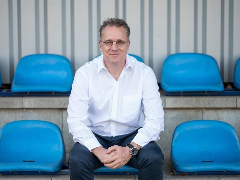 Tim Meyer hält die Gefahr einer Corona-Ansteckung auf dem Fußballplatz für gering. Foto: Oliver Dietze/dpa