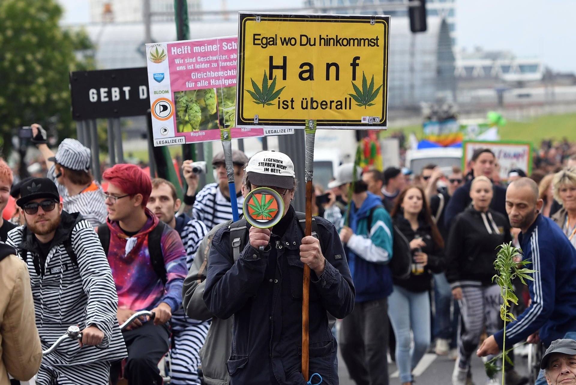 Teilnehmer der Hanfparade in Berlin.
